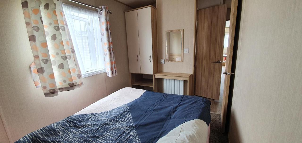 Remarkable 5-Bed Cabin In Clacton-On-Sea Villa Eksteriør bilde