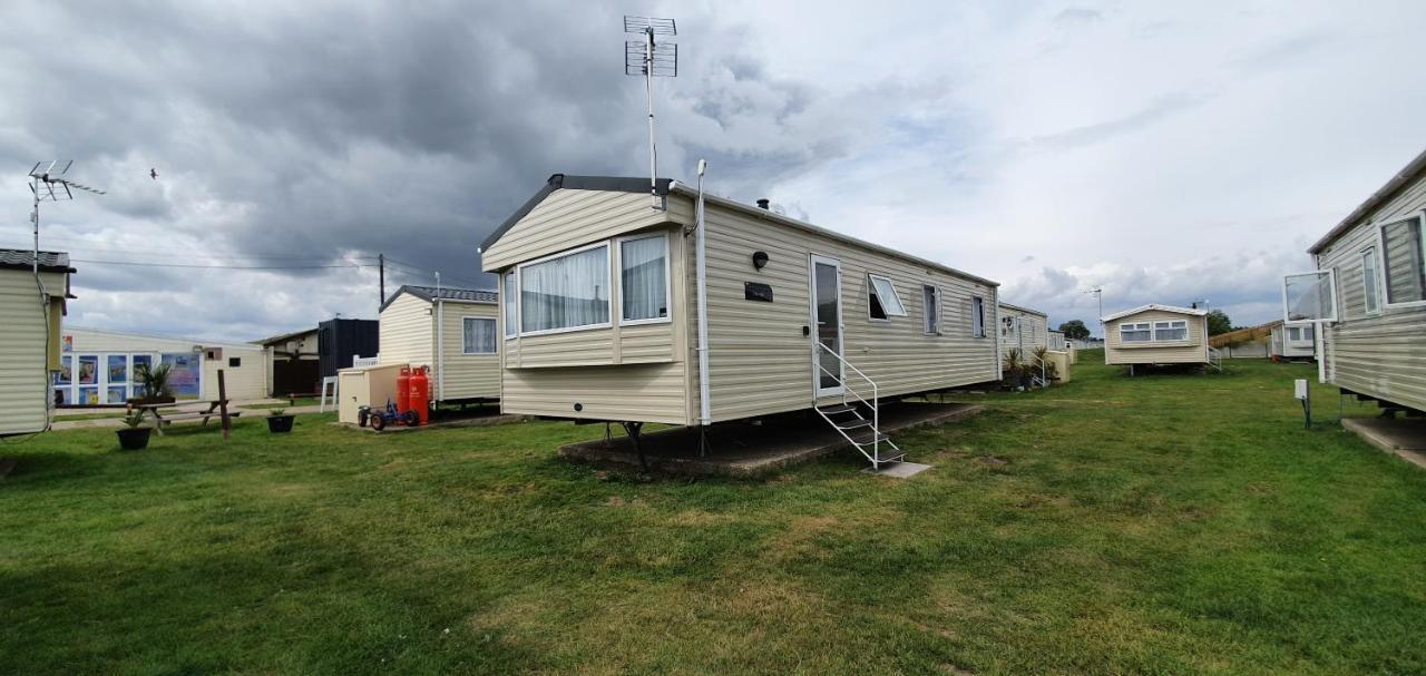 Remarkable 5-Bed Cabin In Clacton-On-Sea Villa Eksteriør bilde